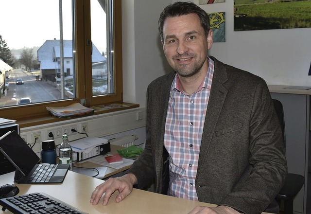 Tobias Gantert in seinem Bro im Rathaus hlingen.  | Foto: suedkurier