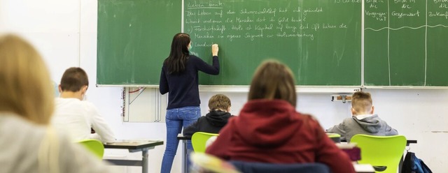 Die Kritik des OECD-Bildungsforschers ... Lehrern hat deren Verbnde verrgert.  | Foto: Philipp von Ditfurth (dpa)
