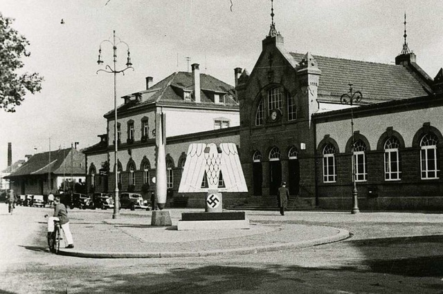 Der Lrracher Bahnhof in der NS-Zeit. ...spunkt fr eine Flucht in die Schweiz.  | Foto: Stadtarchiv Lrrach