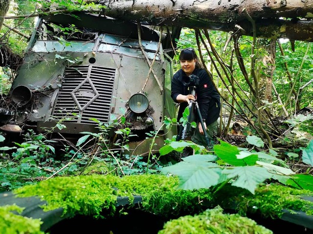 Die Fotografin und ein schon lange nicht mehr fahrtchtiger Transporter  | Foto: Gemeinde Seelbach