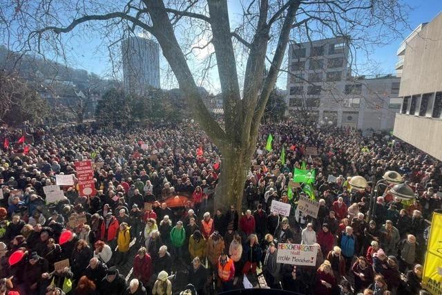 Liveticker zum Nachlesen: Knapp 4000 Menschen demonstrieren in Lrrach fr die Demokratie