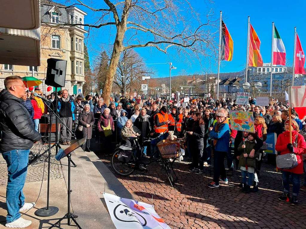 Lrrach setzt ein Zeichen mit einer groen und bunten Kundgebung gegen Rechtsextremismus.