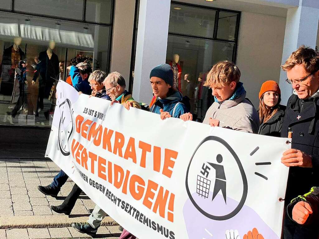 Lrrach setzt ein Zeichen mit einer groen und bunten Kundgebung gegen Rechtsextremismus.