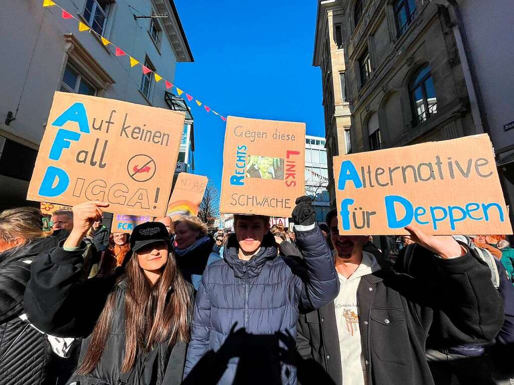 Lrrach setzt ein Zeichen mit einer groen und bunten Kundgebung gegen Rechtsextremismus.