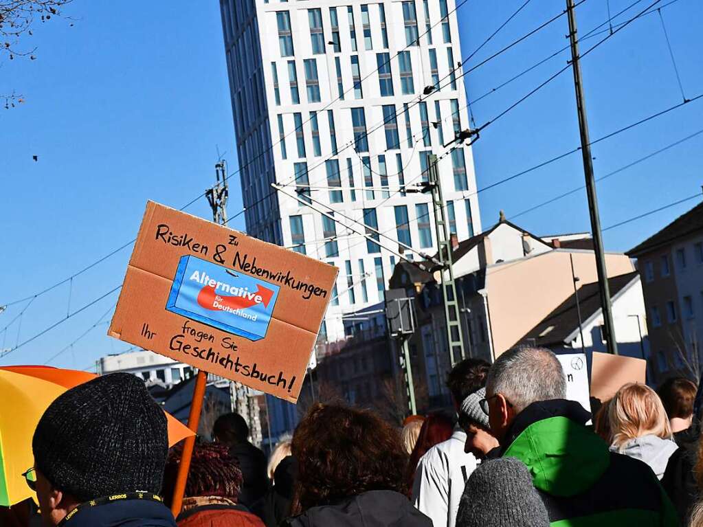 Lrrach setzt ein Zeichen mit einer groen und bunten Kundgebung gegen Rechtsextremismus.