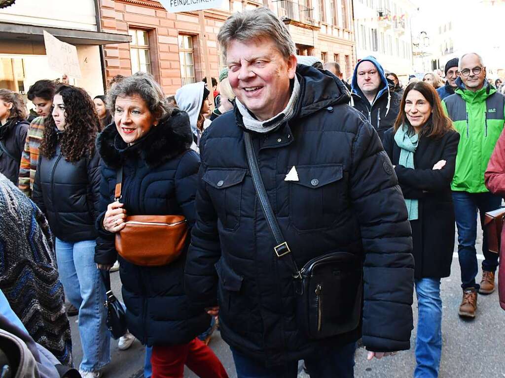 Lrrach setzt ein Zeichen mit einer groen und bunten Kundgebung gegen Rechtsextremismus.