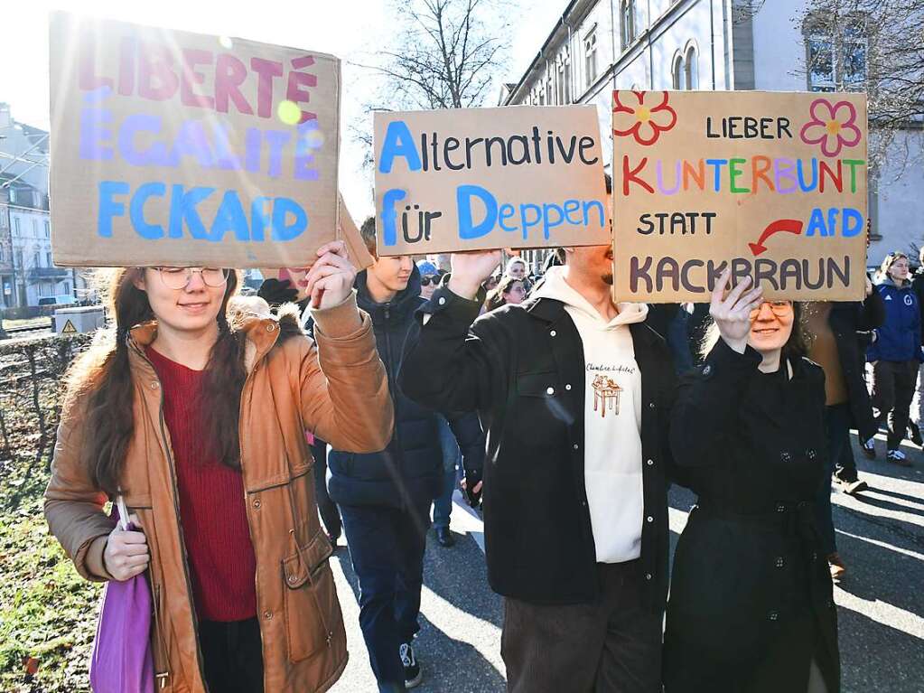 Lrrach setzt ein Zeichen mit einer groen und bunten Kundgebung gegen Rechtsextremismus.