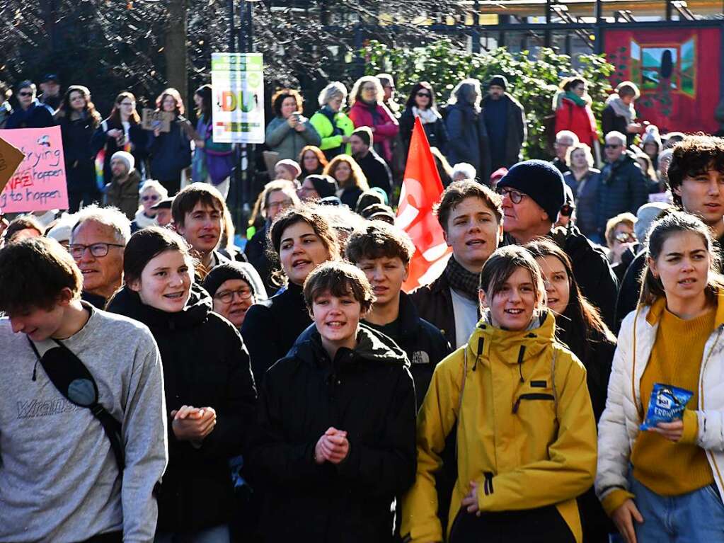 Lrrach setzt ein Zeichen mit einer groen und bunten Kundgebung gegen Rechtsextremismus.