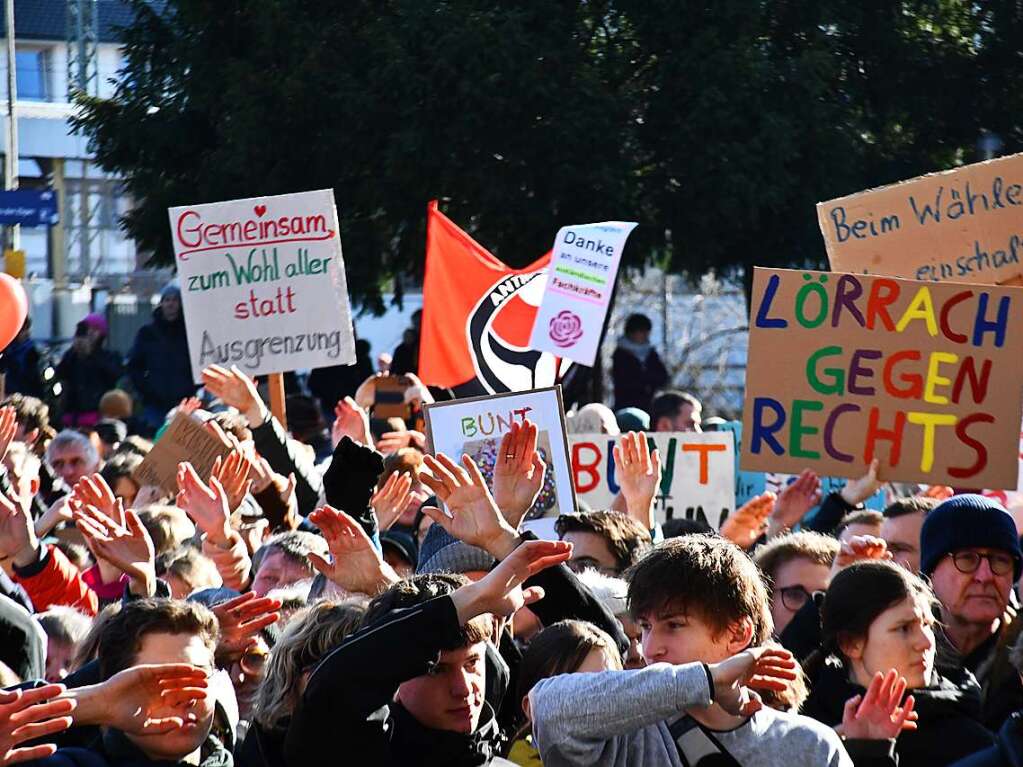 Lrrach setzt ein Zeichen mit einer groen und bunten Kundgebung gegen Rechtsextremismus.