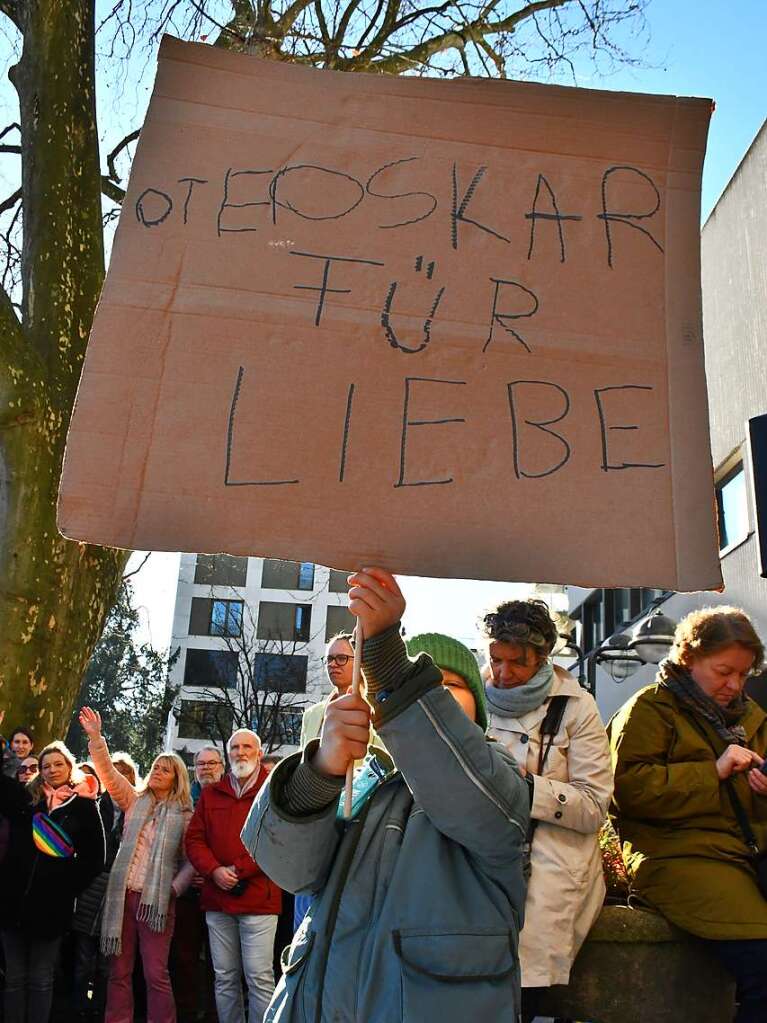 Lrrach setzt ein Zeichen mit einer groen und bunten Kundgebung gegen Rechtsextremismus.