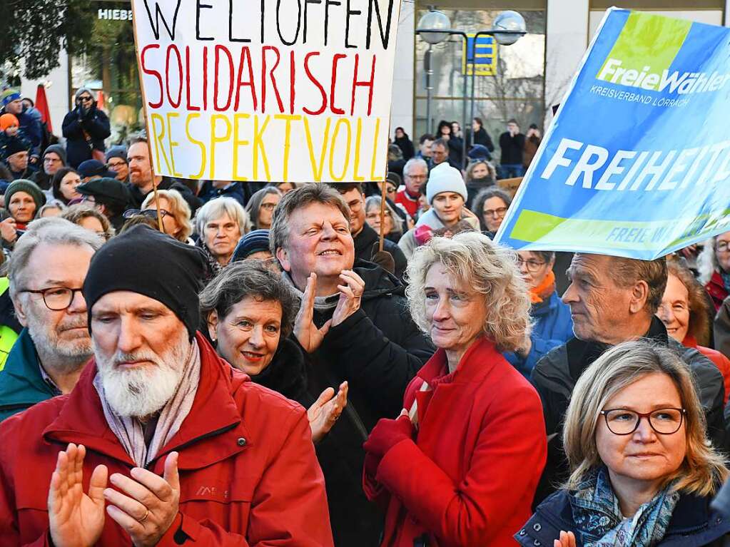 Lrrach setzt ein Zeichen mit einer groen und bunten Kundgebung gegen Rechtsextremismus.