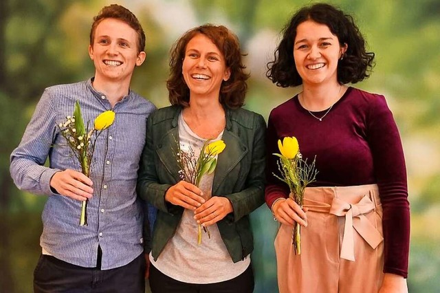 Tulpen fr das Trio an der Spitze der ...mbert, Sophie Schwer, Clara Wellhuer  | Foto: Mauch