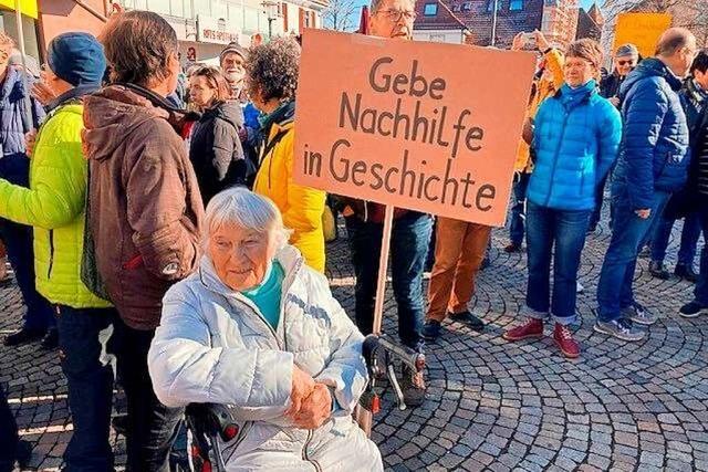 Hunderte demonstrieren in Bad Krozingen gegen Rechtsextremismus