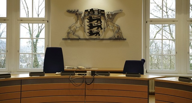 An diesem Tisch sitzen die Richter des Landgerichts Waldshut-Tiengen.  | Foto: Nico Talenta