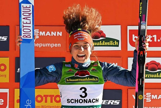 Nathalie Armbruster springt und luft ...t beste deutsche Starterin im Weltcup.  | Foto: Bernd Weibrod (dpa)