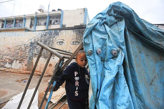 Ein vertriebenes palstinensisches Md...na-Flchtlinge im Nahen Osten (UNRWA).  | Foto: Mohammed Talatene (dpa)