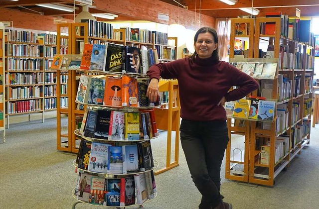 Bibliotheksleiterin Katja Benkler hat ...e Ausleihzahlen sind erneut gestiegen.  | Foto: Roswitha Frey