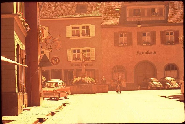 Die  Aufnahme von 1960 aus einer neuen...mmlung zeigt den Staufener Marktplatz.  | Foto: Christian Frenzel (Foto) / Landesstelle fr Alltags- und Regionalkultur