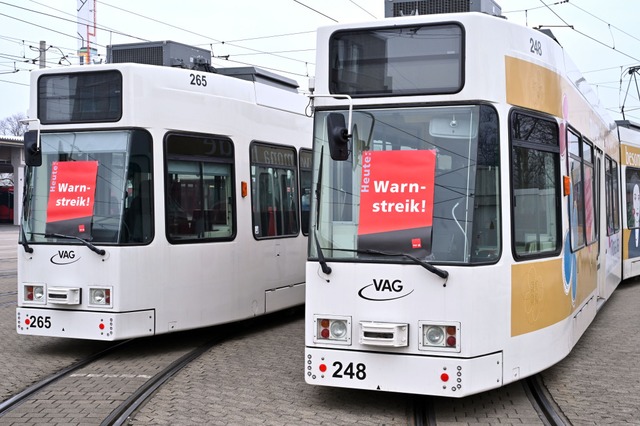 Busse, Straen- und U-Bahnen sollen am Freitag stillstehen. (Archivbild)  | Foto: Thomas Kunz