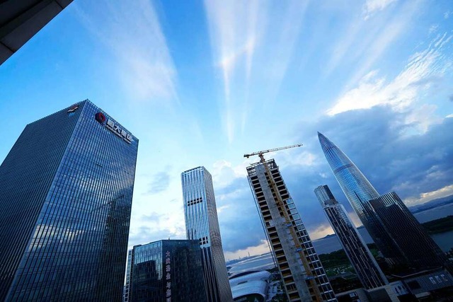Seit Jahren droht die Immobilienblase in China zu platzen.  | Foto: Ng Han Guan (dpa)