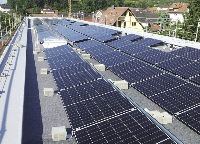 Diese 2023 installierte Solaranlage au...emeinde Btzingen um ber ein Viertel.  | Foto: Horst David
