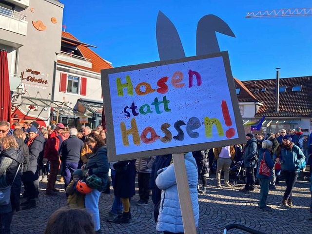 Verschieden waren die Menschen, die am...n demonstrierten. Der Grund einte sie.  | Foto: Rainer Ruther