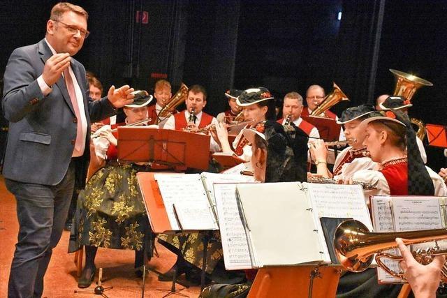 Einstand bei Musik und Wienerle: So lief die Wahlparty in Breitnau