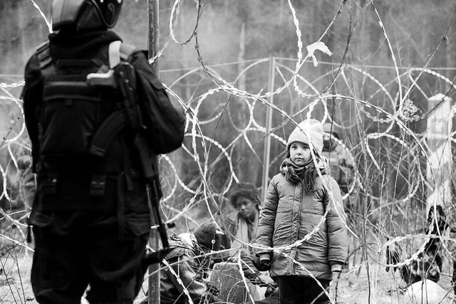 In der Hlle zwischen Belarus und Polen: Szene aus &#8222;Green Border&#8220;  | Foto: Agata Kubis (dpa)