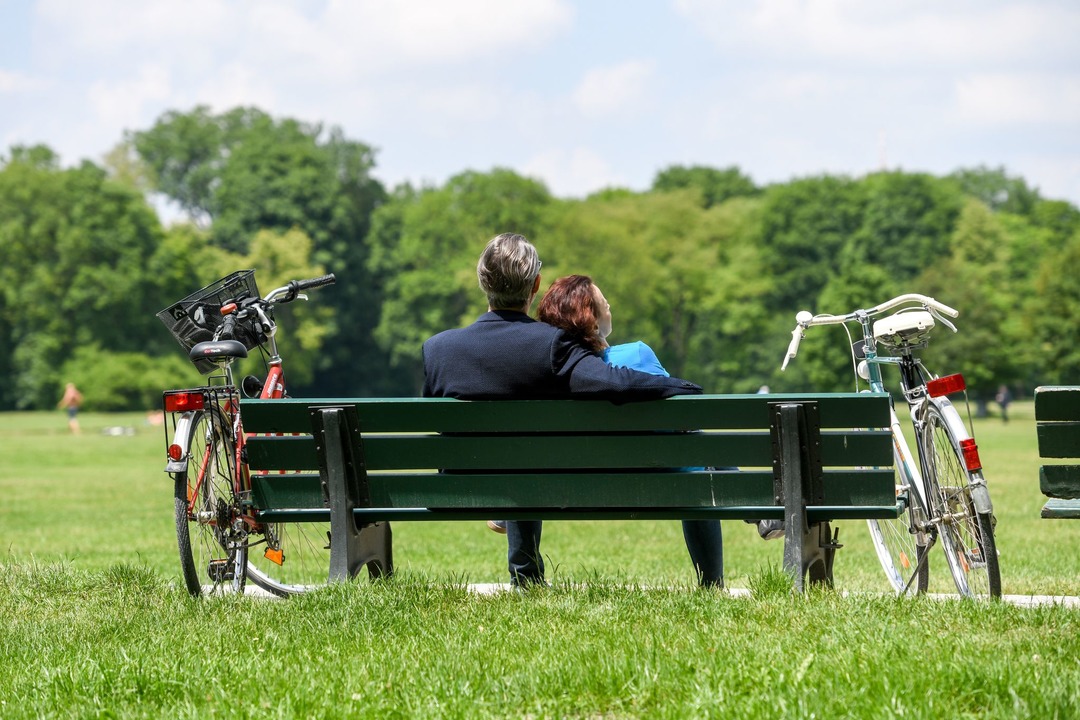 Gemeinsam Sch&ouml;nes entdecken: Radtouren sind ein guter Ausgleich.  | Foto: Tobias Hase/dpa-tmn