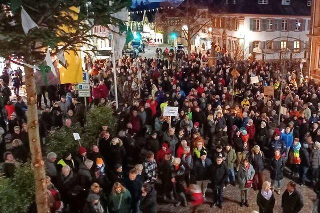 Rund 1000 Menschen haben in Herbolzheim ein deutliches Zeichen gegen Rechtsextremismus gesetzt