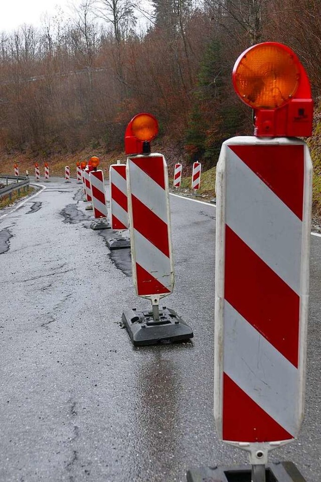 Schden weist die Fahrbahn der L170 zwischen Boll und  Schattenmhle auf.  | Foto: Stefan Limberger-Andris