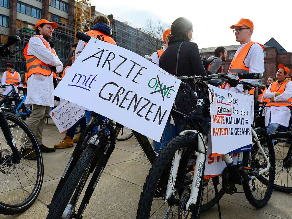 rzte an der Freiburger Uniklinik machen mit Warnstreik Druck im Tarifstreit