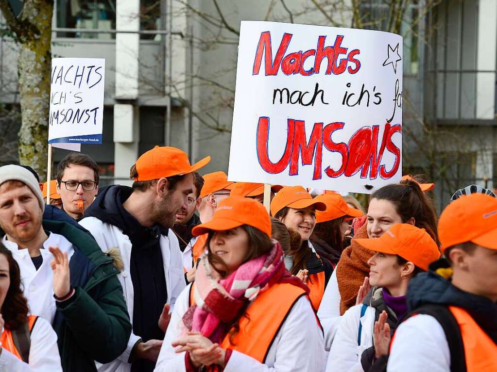 rzte an der Freiburger Uniklinik machen mit Warnstreik Druck im Tarifstreit