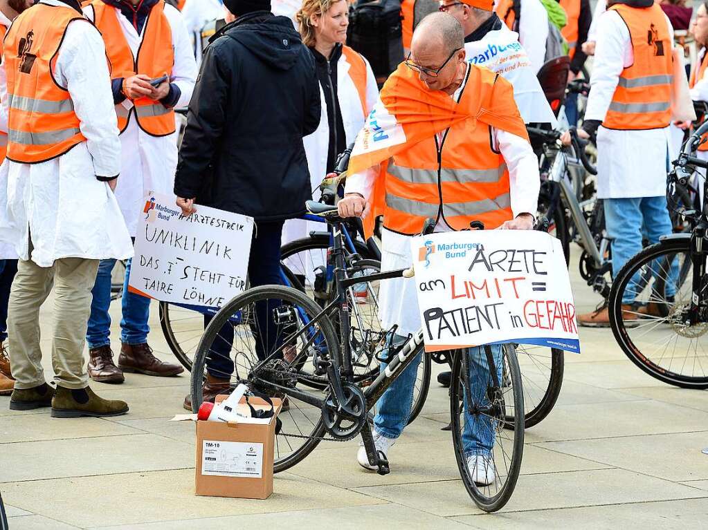 rzte an der Freiburger Uniklinik machen mit Warnstreik Druck im Tarifstreit