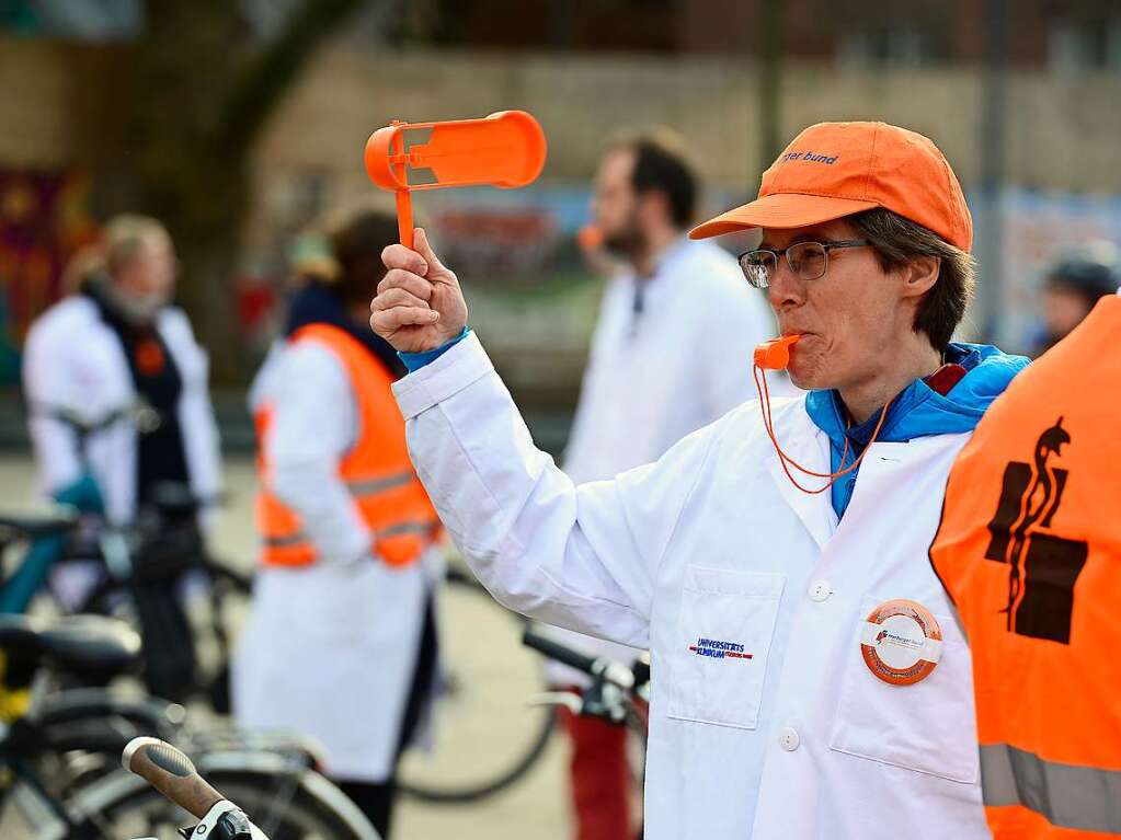 rzte an der Freiburger Uniklinik machen mit Warnstreik Druck im Tarifstreit