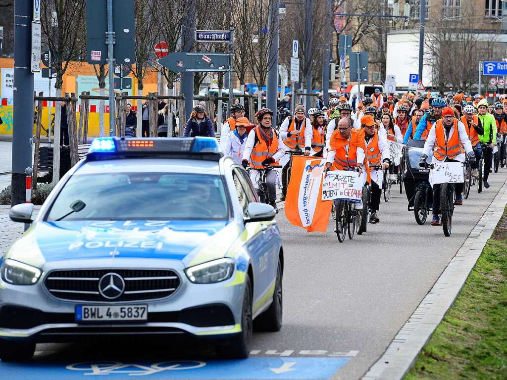 rzte an der Freiburger Uniklinik machen mit Warnstreik Druck im Tarifstreit