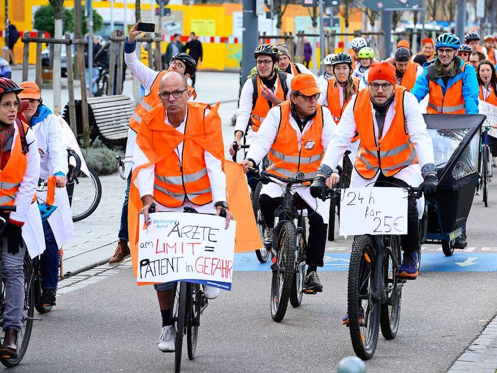 rzte an der Freiburger Uniklinik machen mit Warnstreik Druck im Tarifstreit