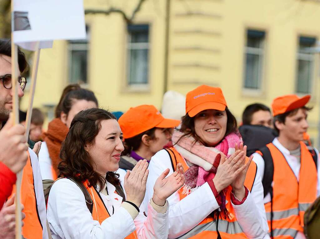 rzte an der Freiburger Uniklinik machen mit Warnstreik Druck im Tarifstreit