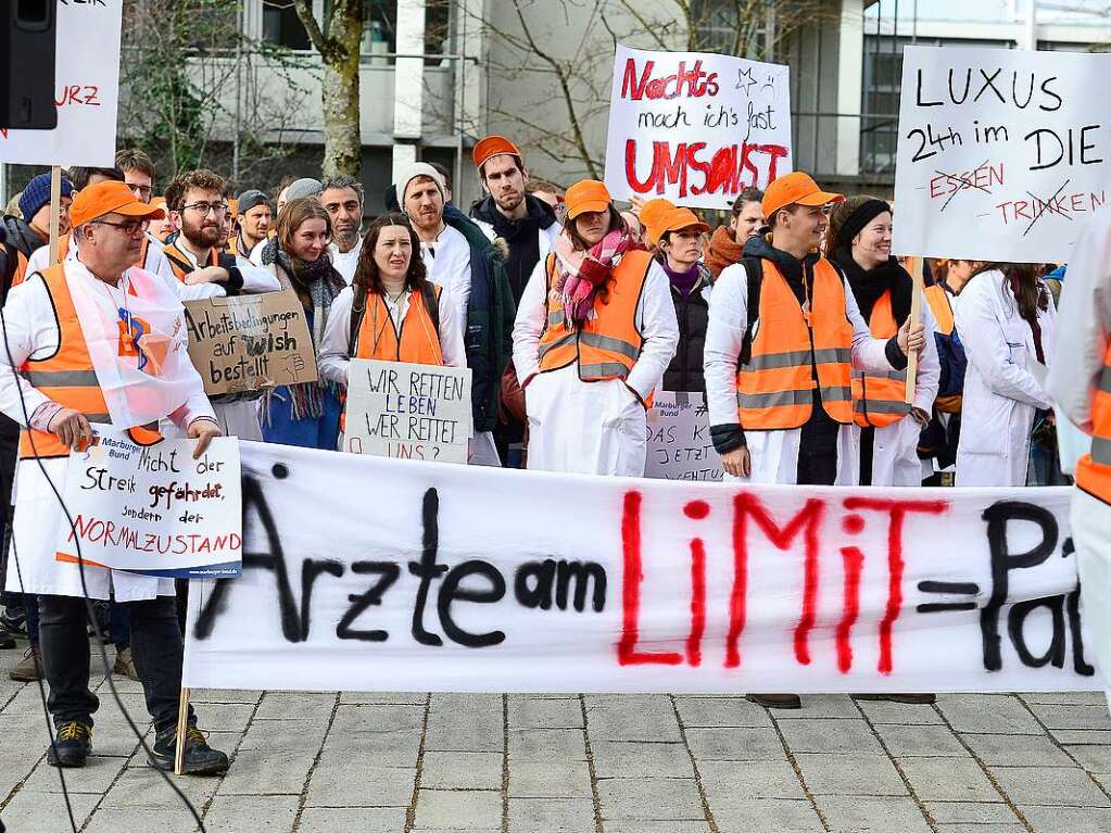 rzte an der Freiburger Uniklinik machen mit Warnstreik Druck im Tarifstreit