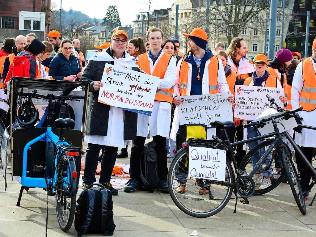 rzte an der Freiburger Uniklinik machen mit Warnstreik Druck im Tarifstreit