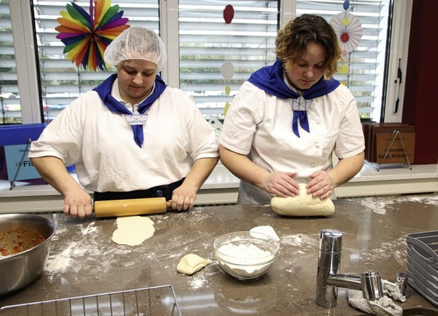 In der Hauswirtschaftsschule werden wa...s Berufsinformationstages zubereitet.   | Foto:  Susanne Eschbach