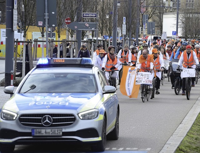 Die Fahrraddemo fhrte am Dienstag vom...n Synagoge in Freiburg zur Uniklinik.   | Foto: Ingo Schneider