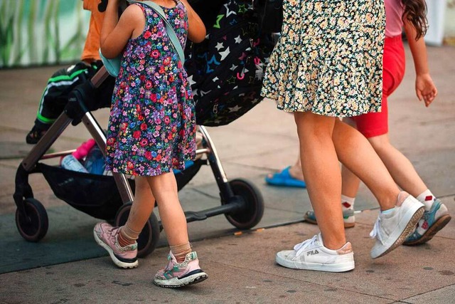 Viele Frauen mchten nach der Erziehun...der einen pdagogischen Beruf ausben.  | Foto: Fernando Gutierrez-Juarez (dpa)