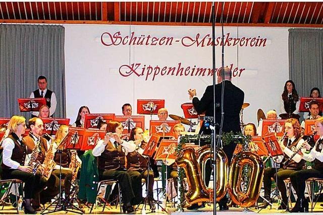 Runde Sache zum runden Geburtstag der Schtzen und Musiker aus Kippenheimweiler