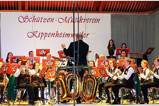 100 Jahre und kein bisschen leise &#82...r Verein in der Kaiserswaldhalle auf.   | Foto: Reiner Beschorner