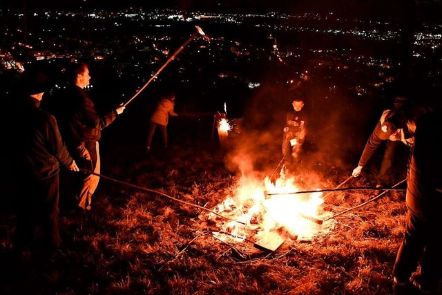 Das Fasnachtsfeuer auf dem Wyhlener Mhlerain  | Foto: Heinz und Monika Vollmar