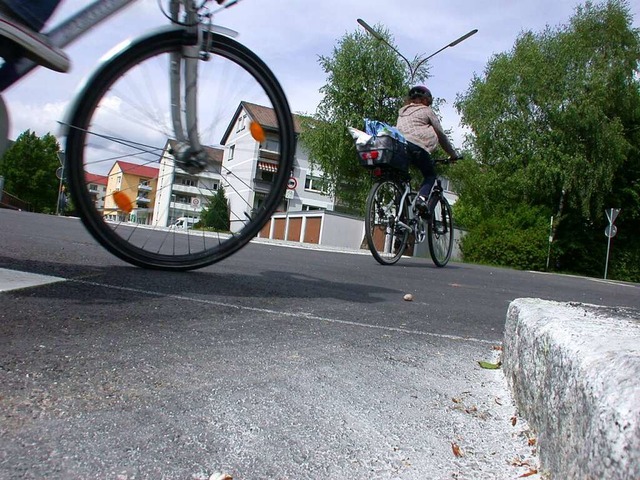 Der Mini-Kreisel Wehrer Strae gilt al...nkt &#8211; gerade auch fr Radfahrer.  | Foto: Andr Hnig
