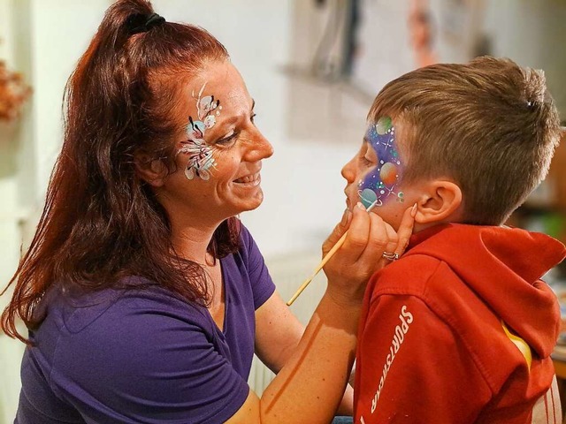Katrin Pelka schminkt nebenberuflich Kinder auf Veranstaltungen.  | Foto: Privat