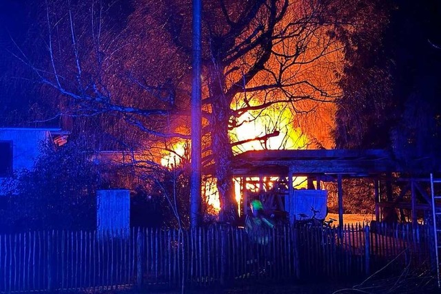 In Kollmarsreute hat der Anbau eines Wohnhauses gebrannt.  | Foto: Feuerwehr Emmendingen