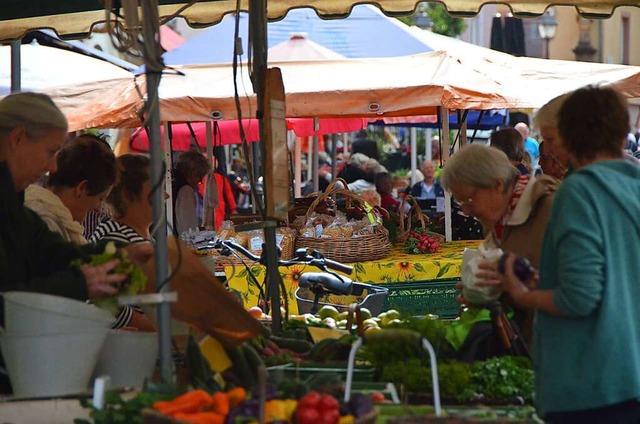 Der Wochenmarkt soll auch ein Markt der Informationen sein  | Foto: Felix Lieschke-Salunkhe